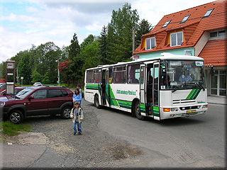 Modernizovan� (vzhled �ady 900) KAROSA C 734 v zast�vce Chodsk� Agroservis